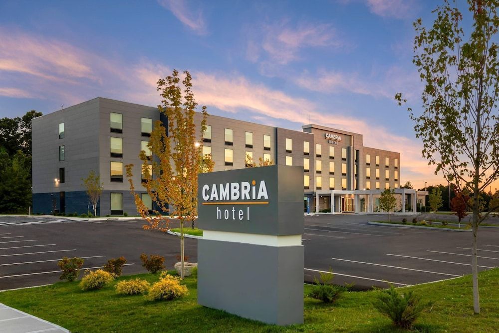 Cambria Hotel & Suites Plymouth 1