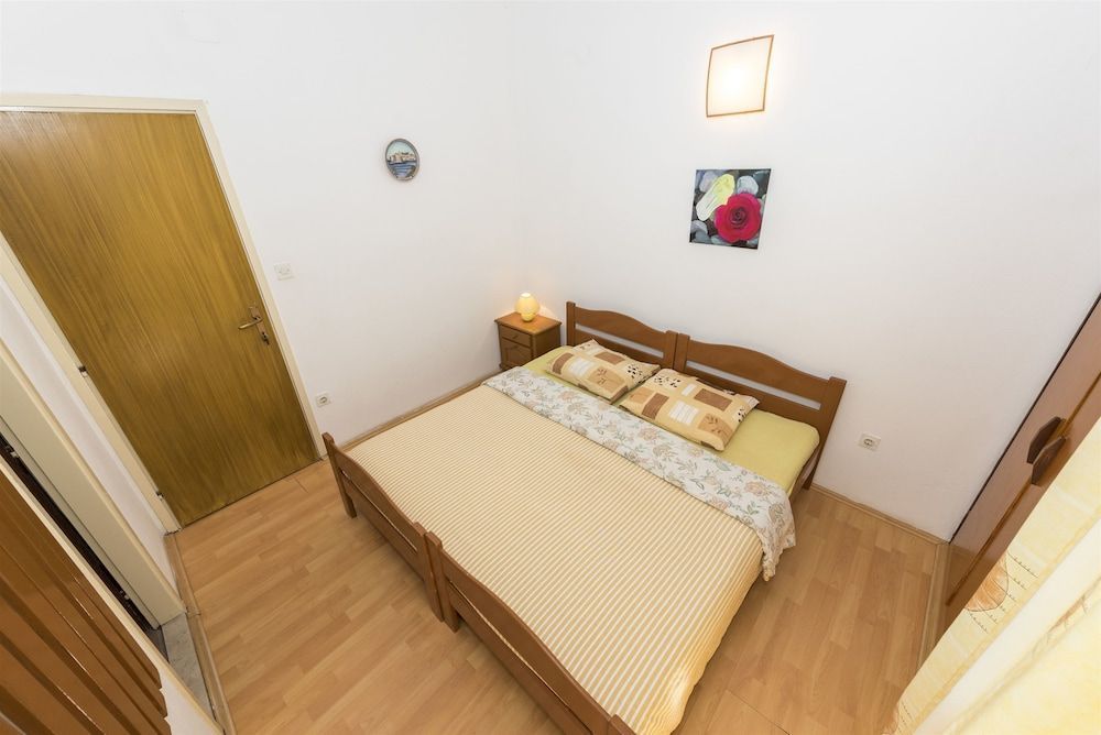 Apartments and Rooms Dragica 2