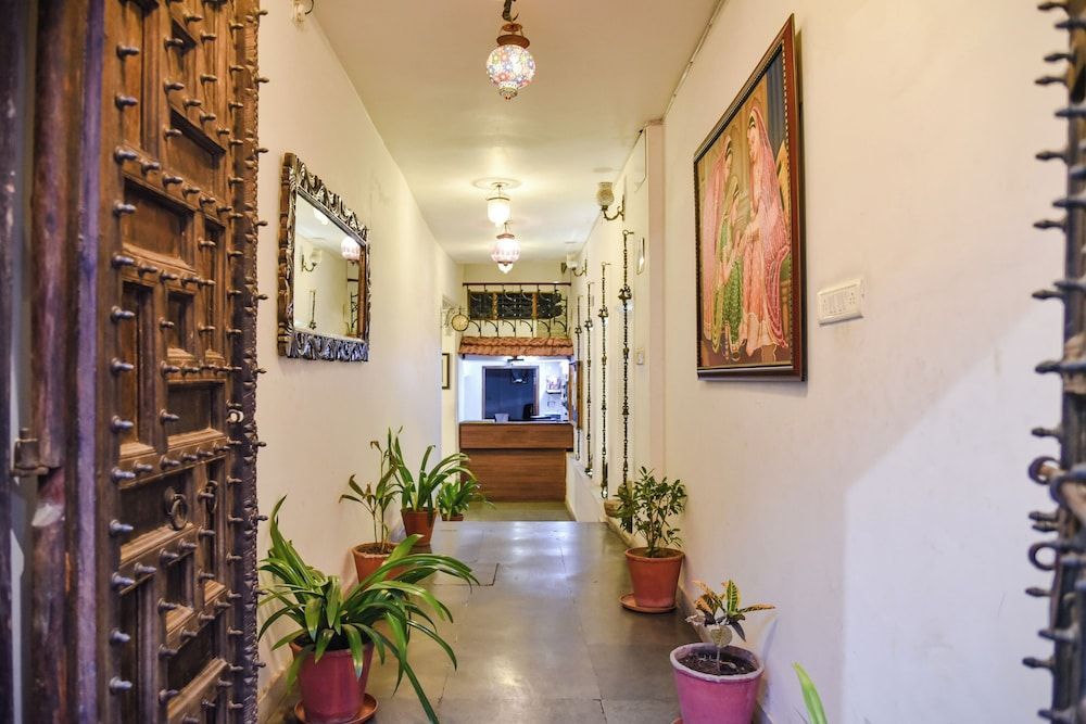 Hotel Devraj Niwas on Lake Pichola 2