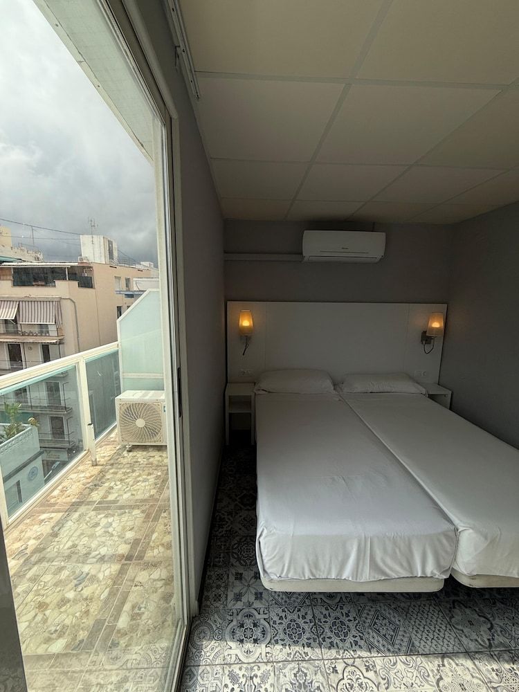 Hostal B y B Benidorm 2