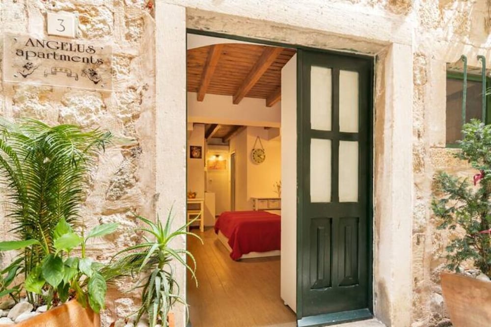 Angelus Rooms 1