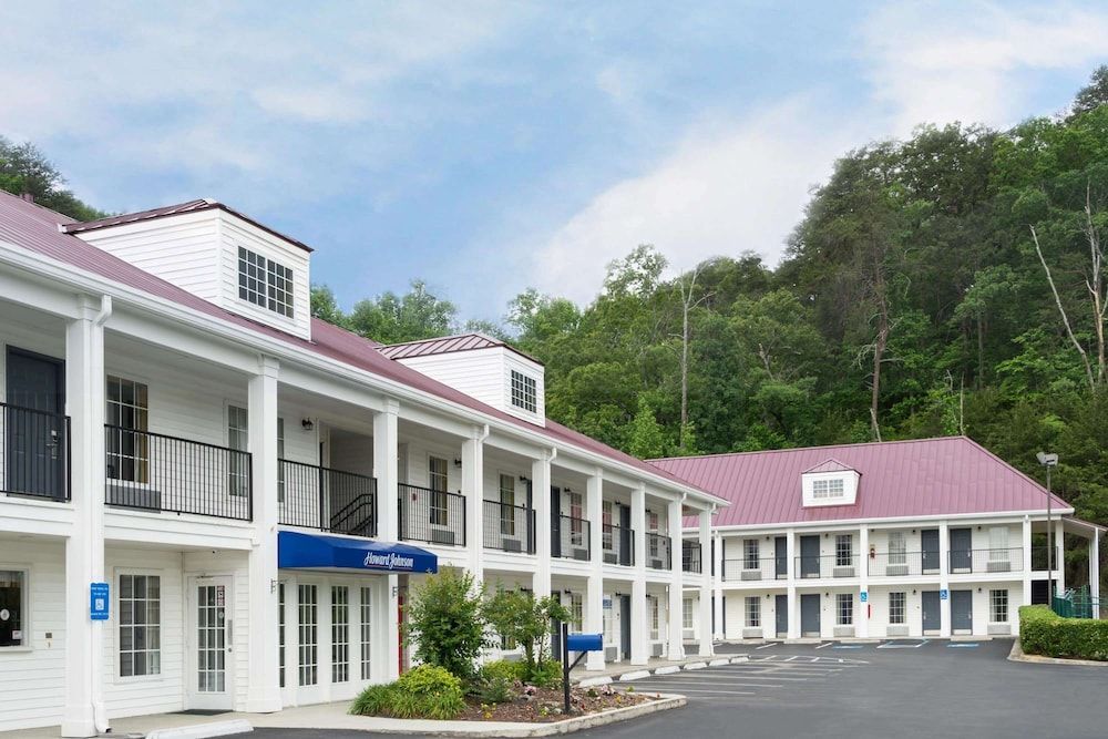 Howard Johnson by Wyndham Dalton 1