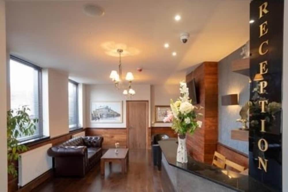 Eagle Hotel Luton Airport 2