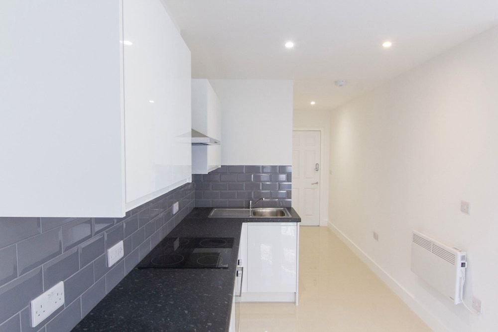 Radstock Road - Room 1 1