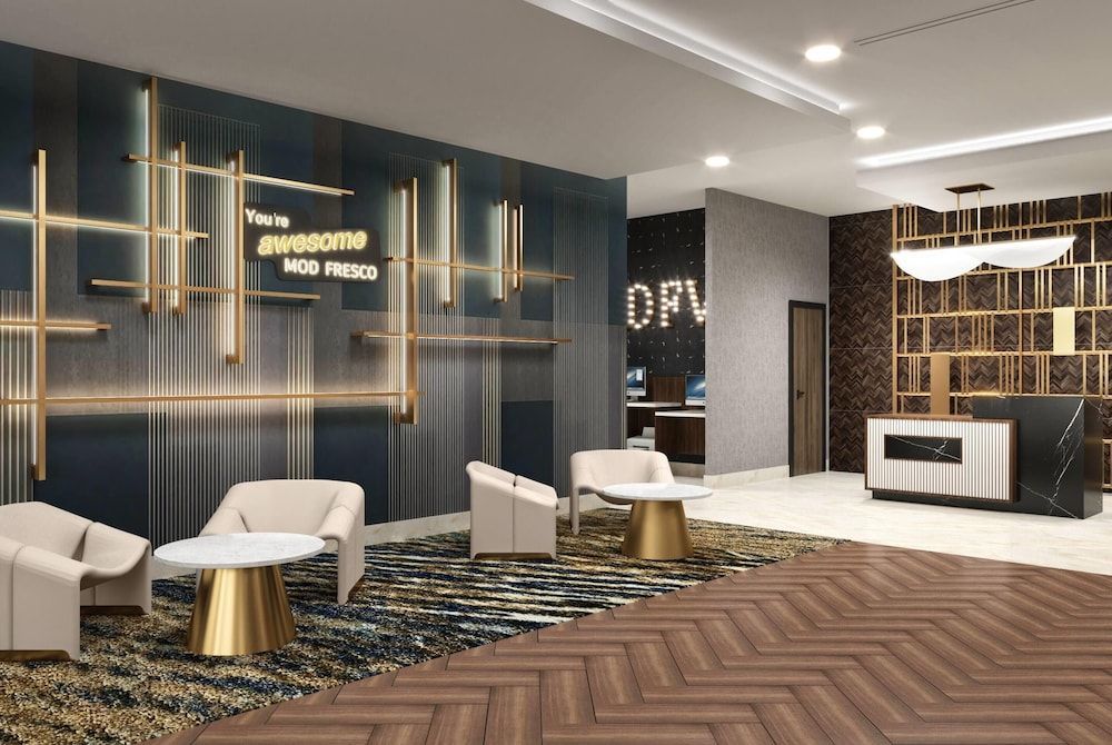 La Quinta Inn & Suites by Wyndham Mebane 2