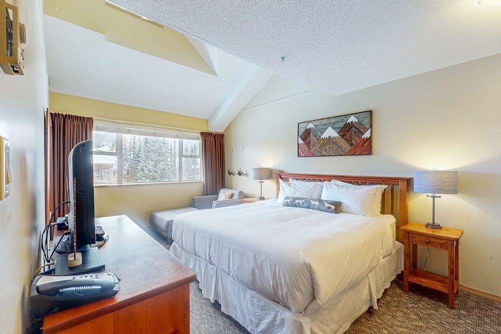 Glacier Lodge 2