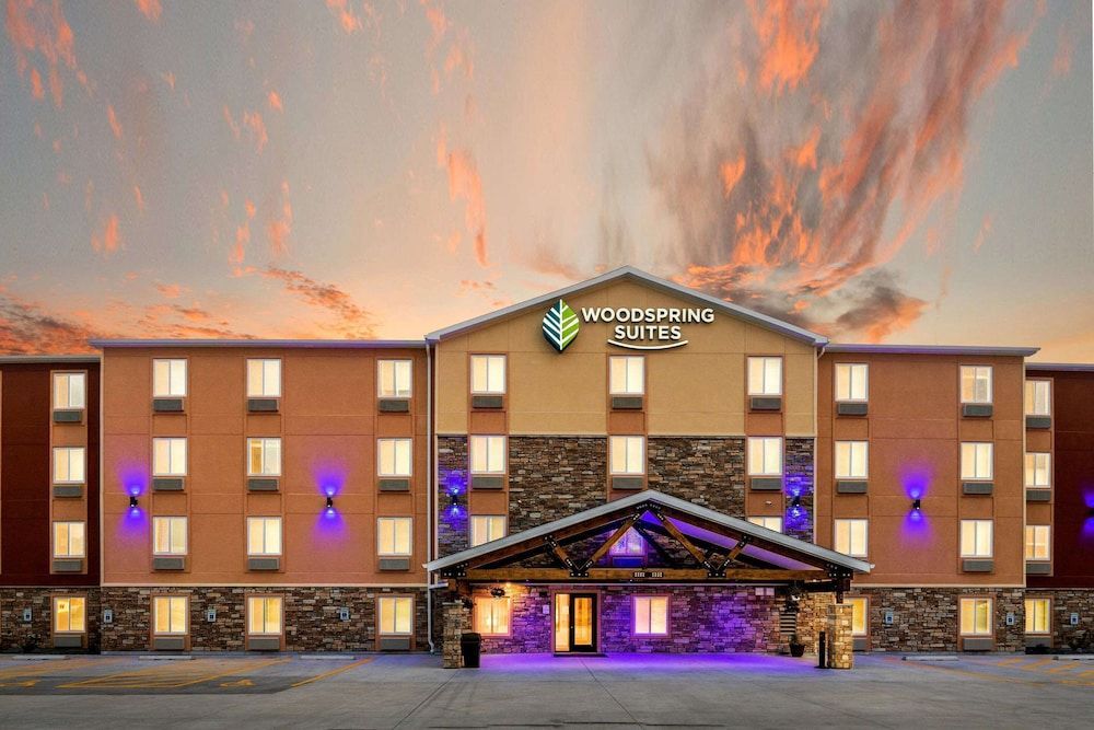 WoodSpring Suites Davenport Quad Cities 1