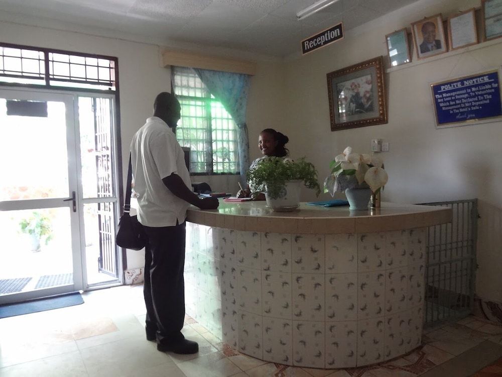 Paris - Bamburi - Marina White Castle - Bamburi
