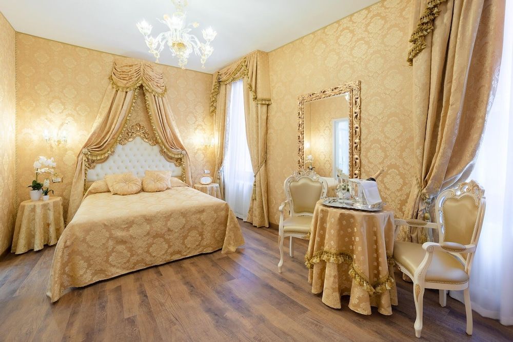 Canal View San Marco Luxury Rooms 1