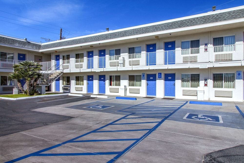 Motel 6 Phoenix, AZ - Airport - 24th Street 1