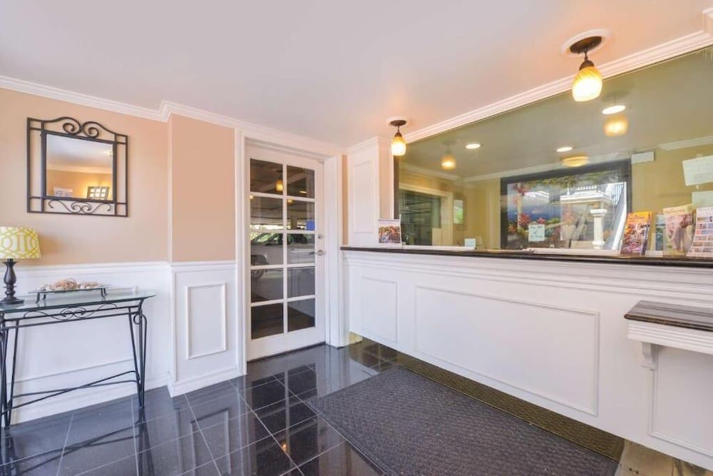 Laguna Inn & Suites 2