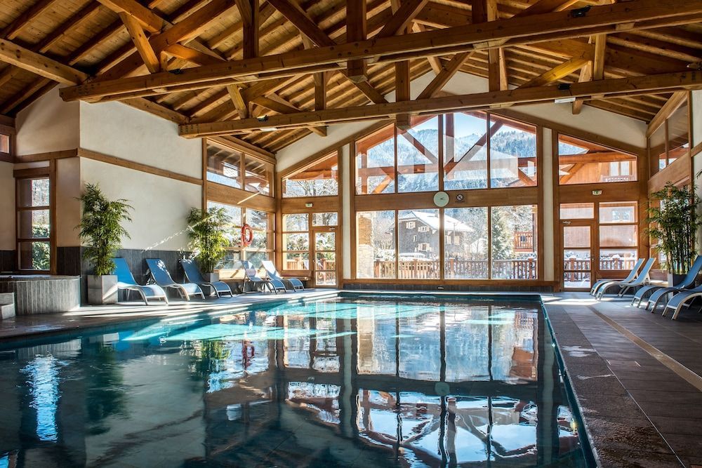 CGH Résidences & Spas La Reine des Prés 1