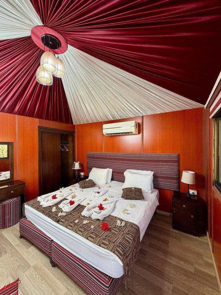 Rum Oasis Luxury Camp 1