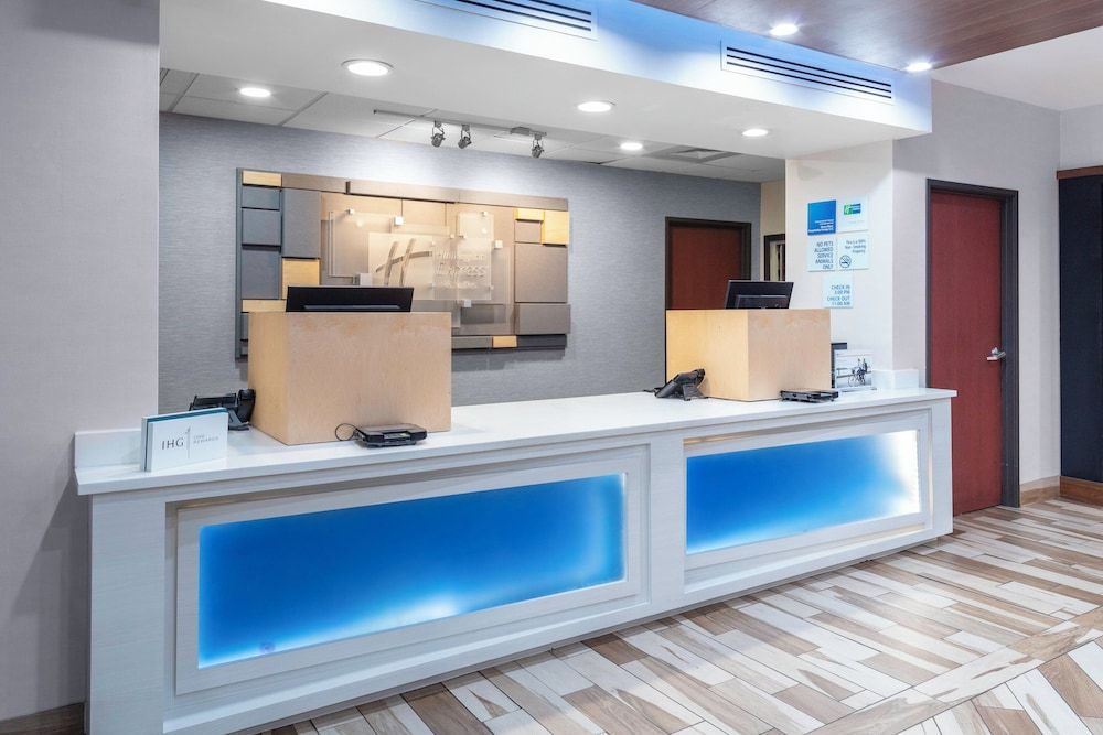 Holiday Inn Express & Suites ROANOKE RAPIDS SE by IHG 2