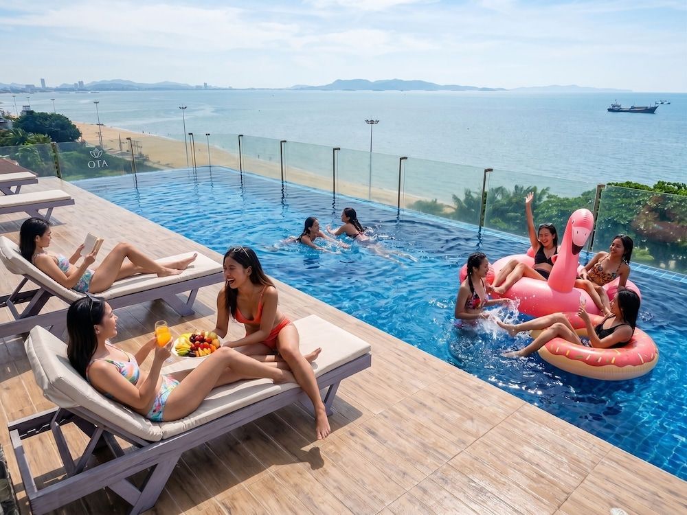 Avatara Beachfront - Best Rooftop Pool & Ocean Views 1