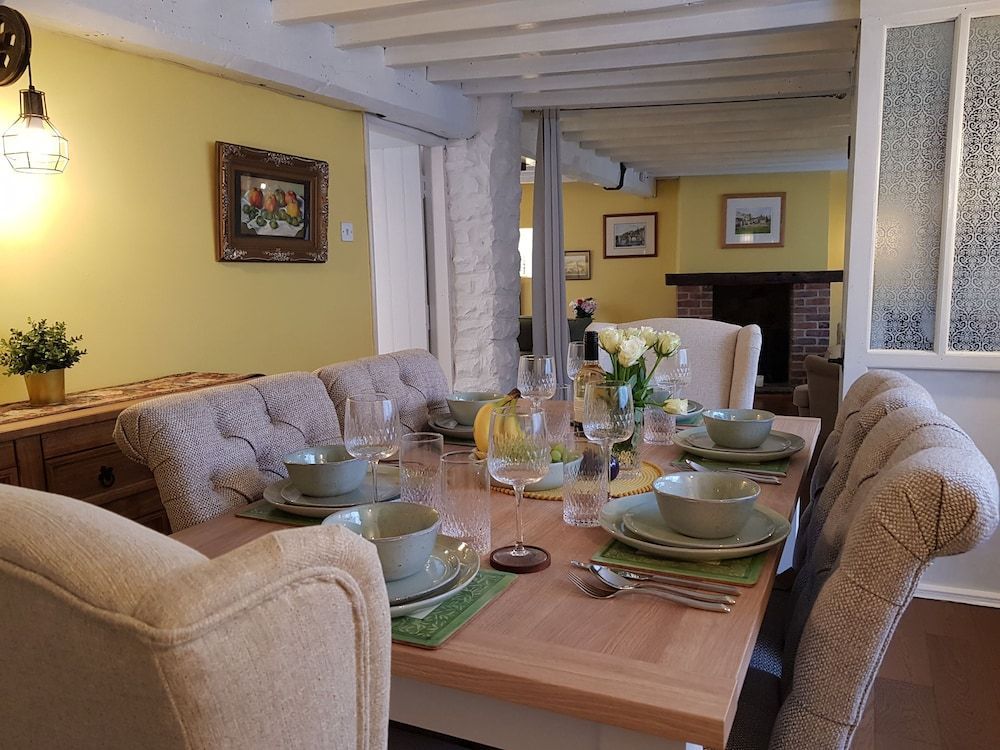 Cruck Cottage - Gorgeous 300 Year Old Cottage Mins from North Yorkshire Moors, Steam Trains and Picturesque Pickering 1