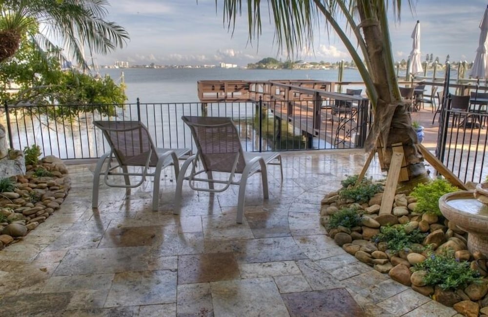 Pasa Tiempo Private Waterfront Resort - Adults Only 1