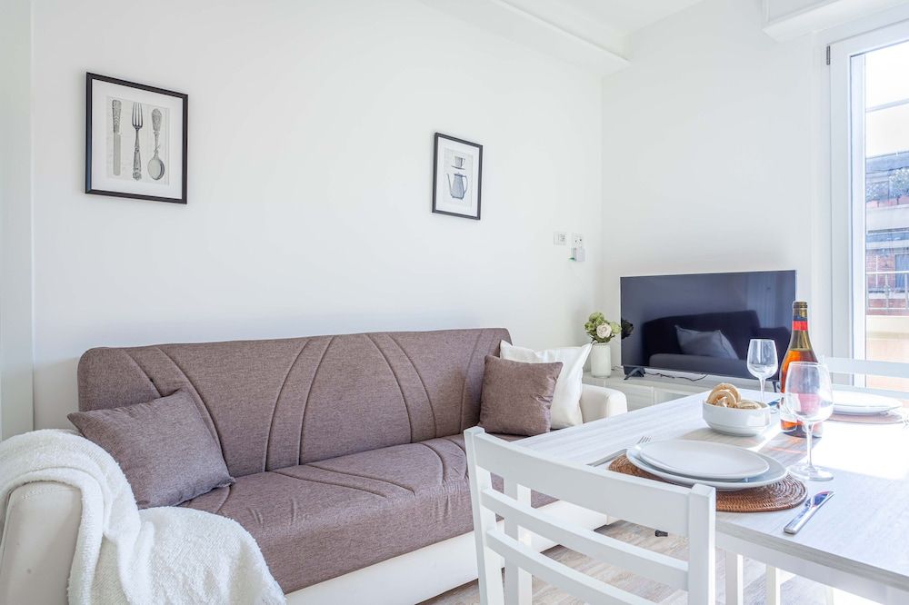 JOIVY Sublime Flat with Balcony 1