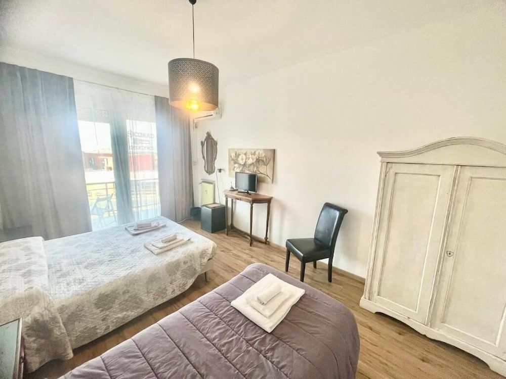 Cavour16 rent bedrooms 2