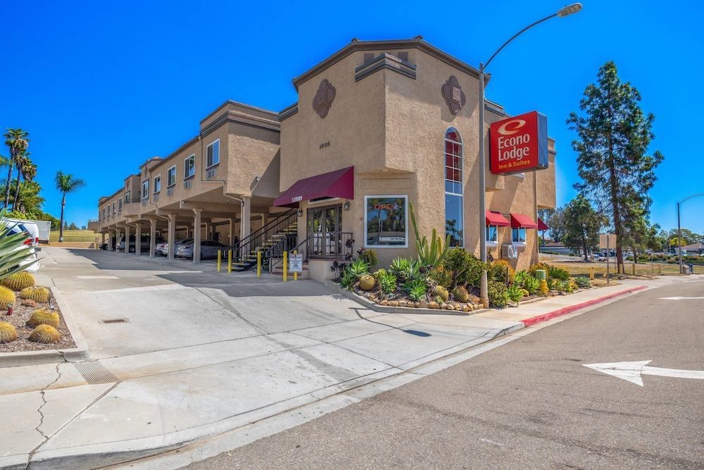 Econo Lodge Inn & Suites Fallbrook Downtown 1