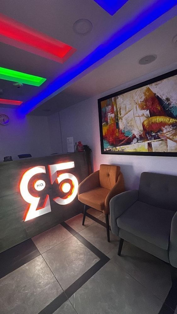 NO 95 SUITES VI 2