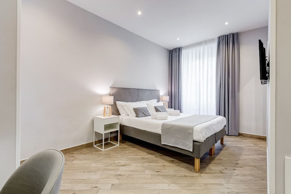 Colonna Luxury Suites 1
