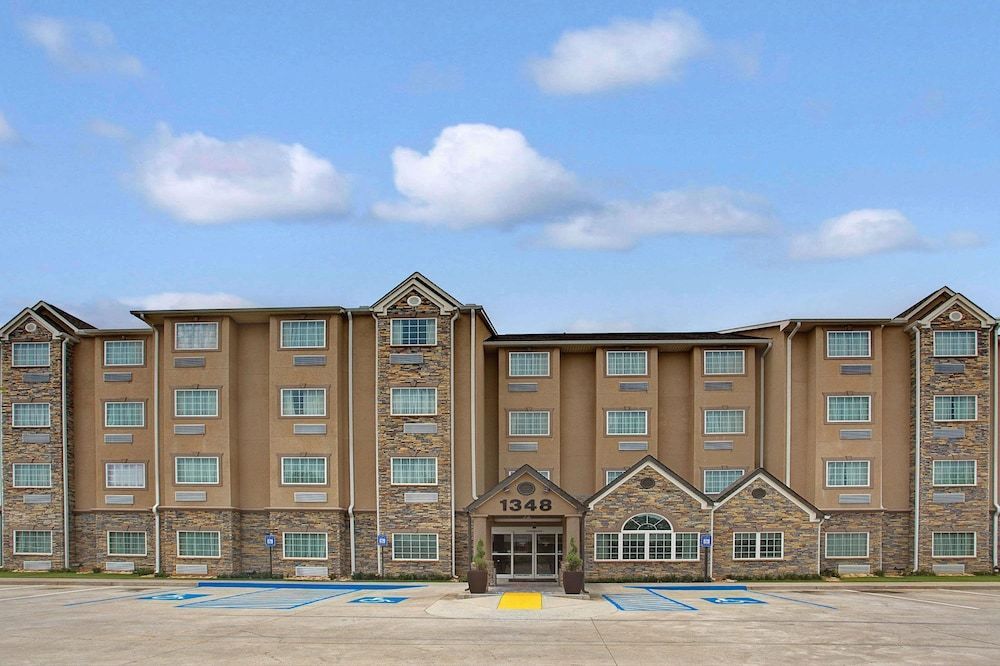 Microtel Inn & Suites by Wyndham Cartersville 1