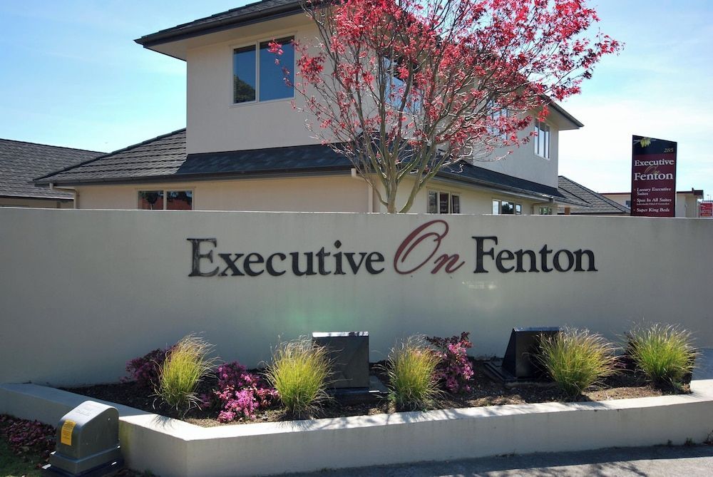 Executive On Fenton 1