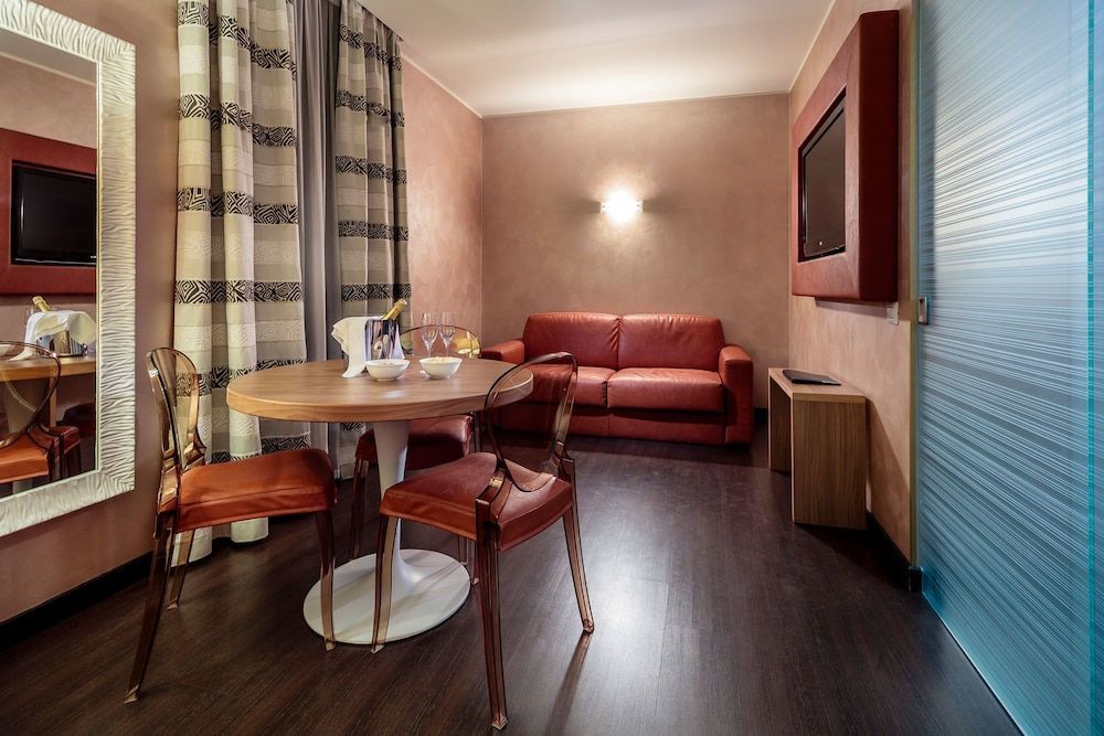 Base Hotel 2