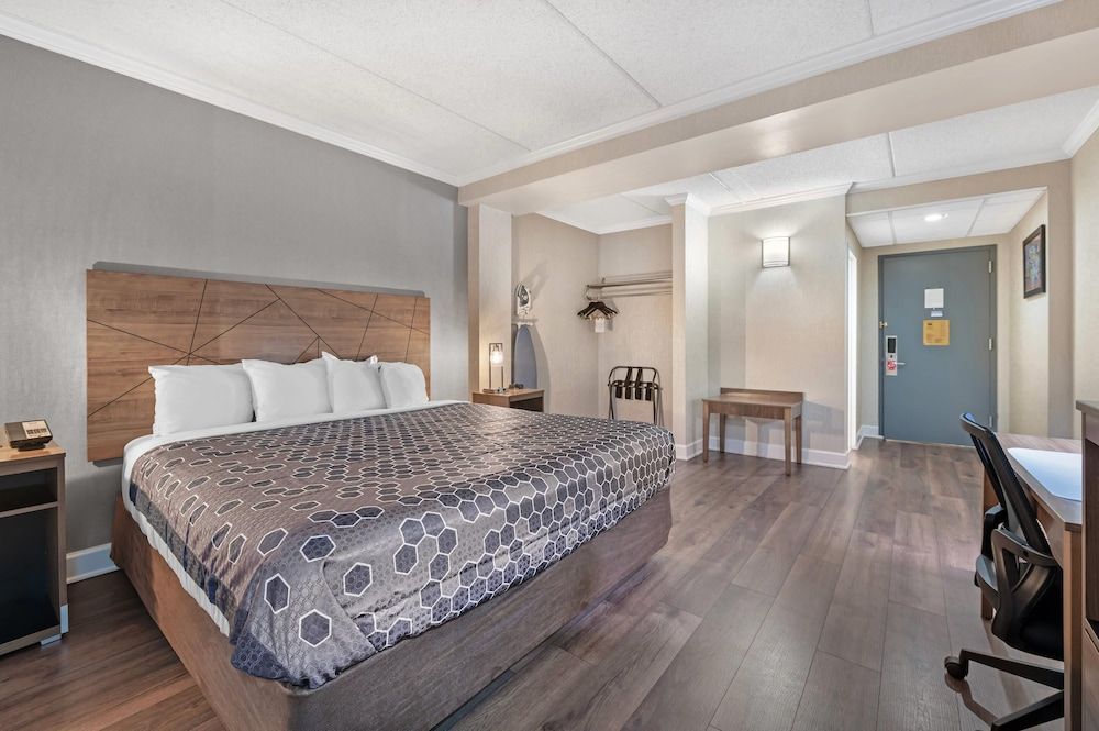 Econo Lodge Hicksville - Long Island 1