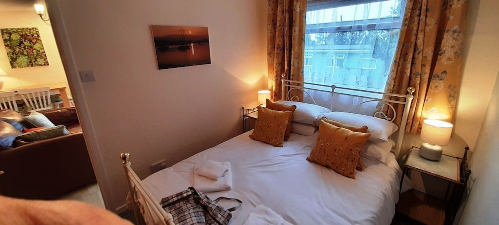 Sheena's Dartmouth Chalets 2