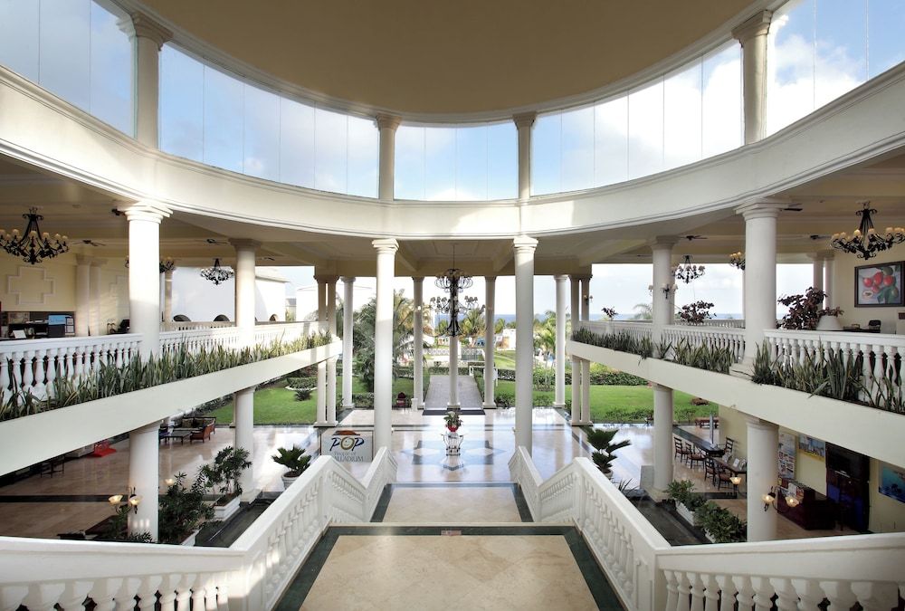 The Signature Level at Grand Palladium Lady Hamilton Resort & Spa- All Inclusive 2