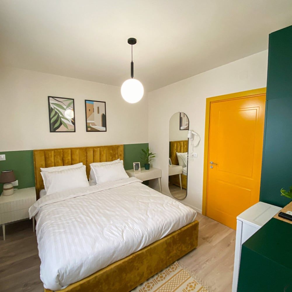 Room-three Doors Apartments, Papaya 1-be 1