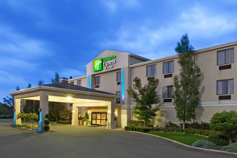Holiday Inn Express & Suites ALLIANCE by IHG 1