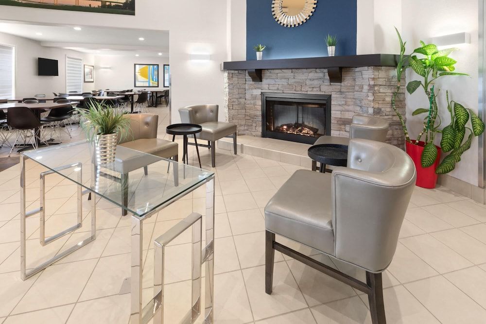 Super 8 by Wyndham Trois-Rivieres 1