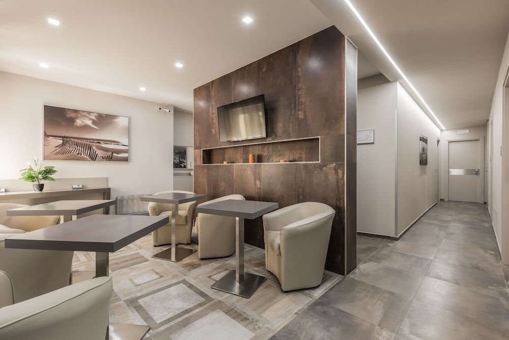 Astoria Deluxe rooms 2