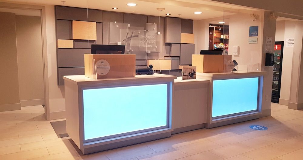 Holiday Inn Express & Suites SURREY by IHG 2