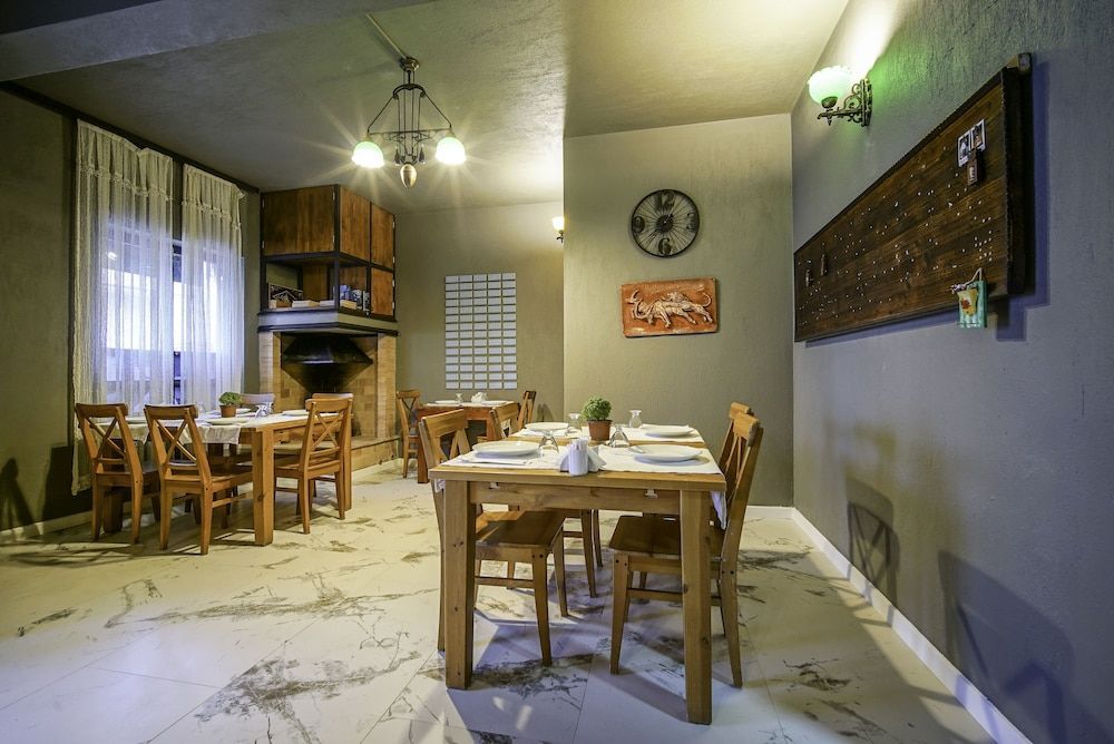 The Green Goose Hotel 2