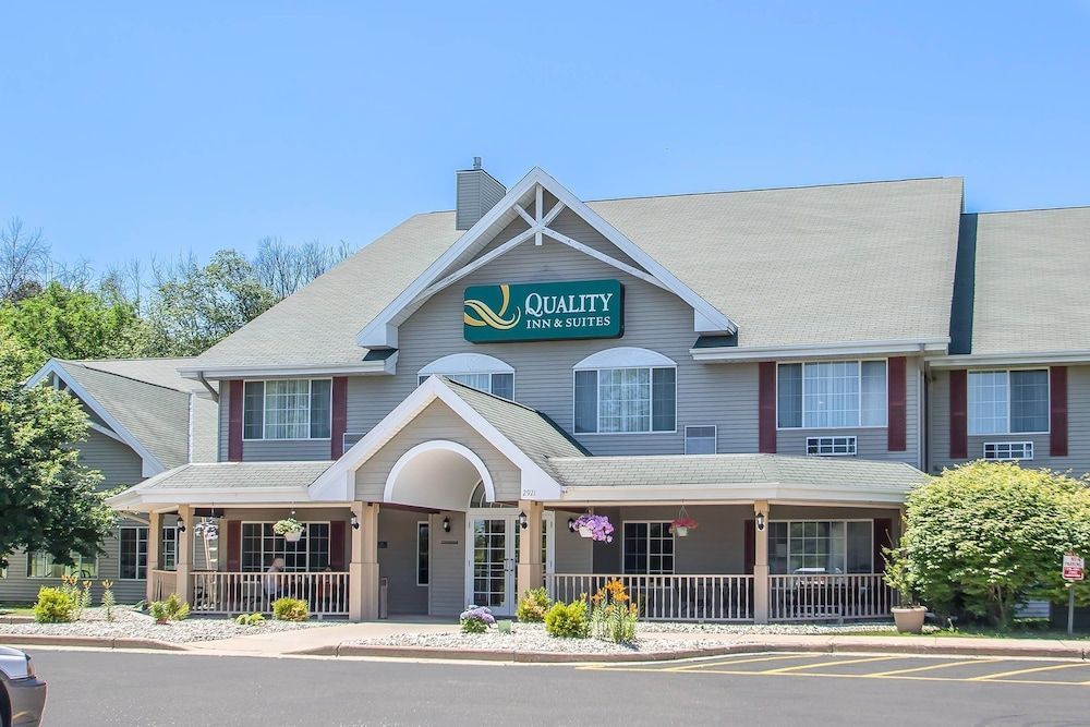 Quality Inn & Suites East Troy I-43 1