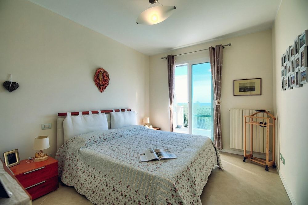 Villa Lucia Riviera dei Fiori, Sea-View and Pool 1