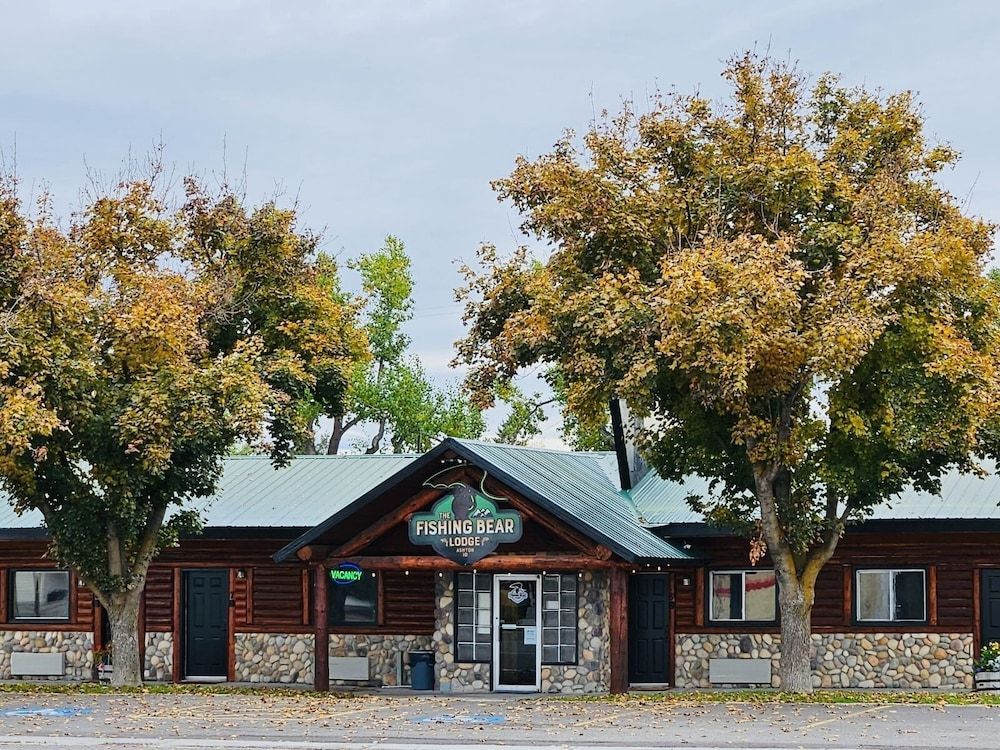 The Fishing Bear Lodge 1
