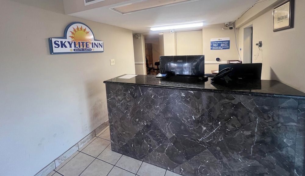 Skylite Inn 2