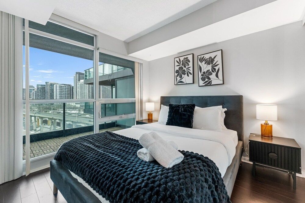 Designer Living - Near Rogers Centre 2