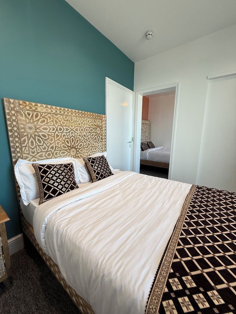 The Carlton Hotel 1