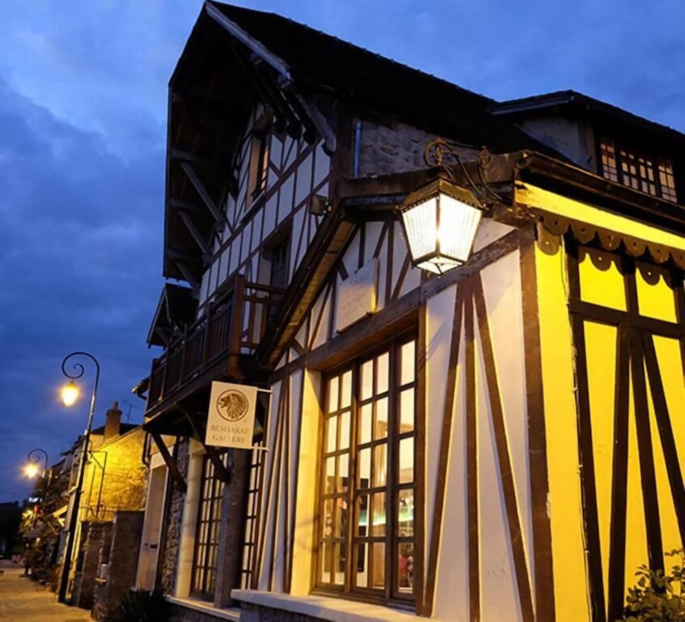 Besharat Gallery & Museum 1