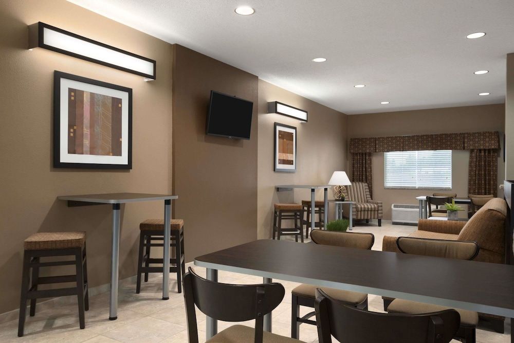 Sonesta Essential Fairmont 2