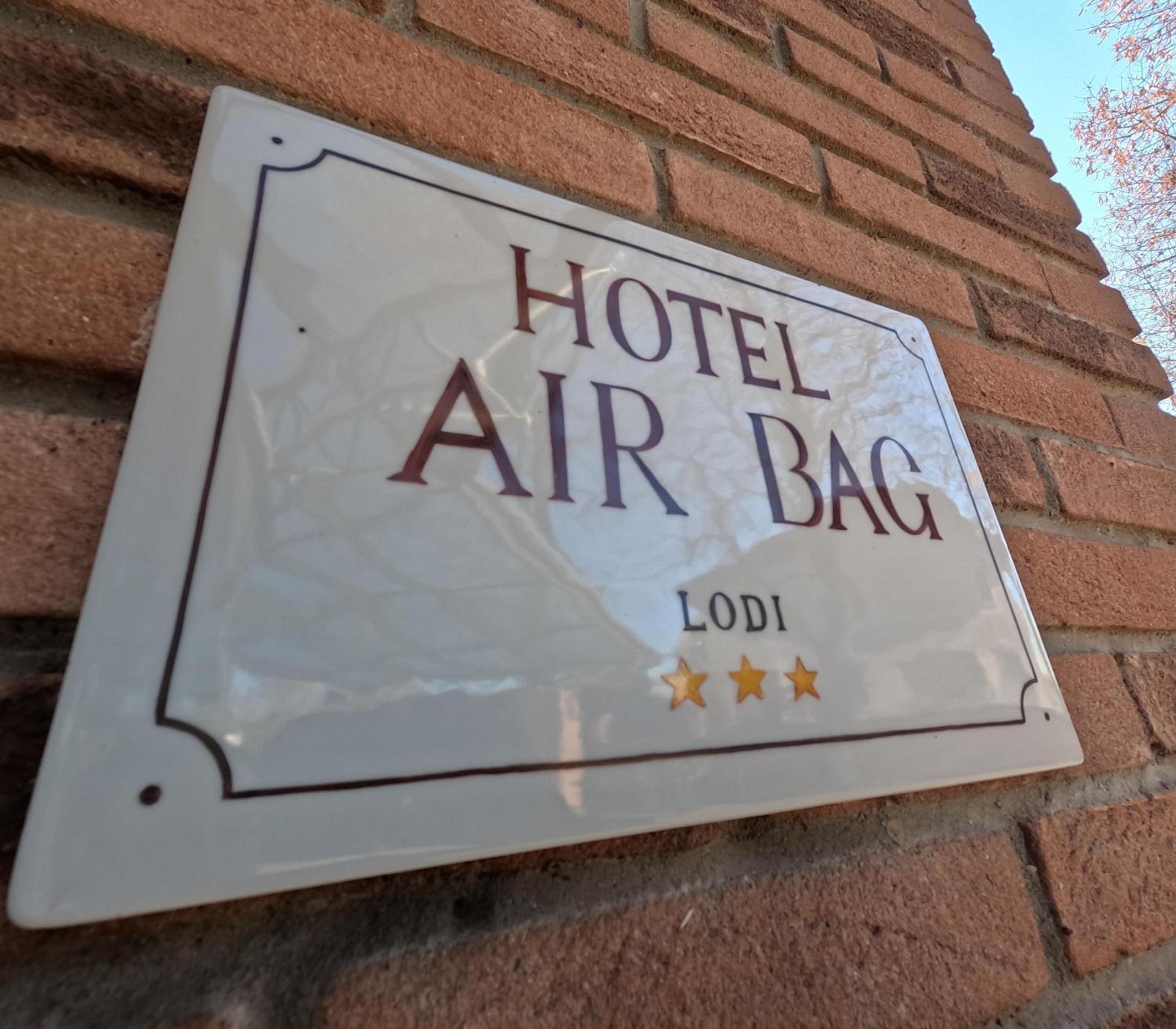 Hotel Air Bag 1