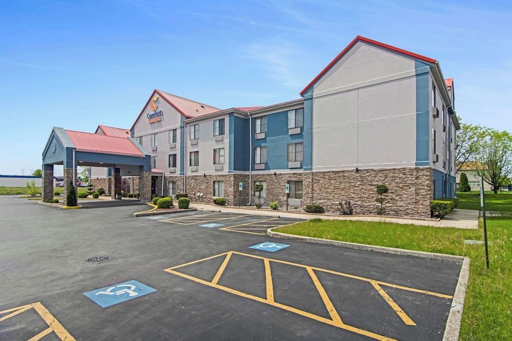 Comfort Suites near I-80 and I-94 1