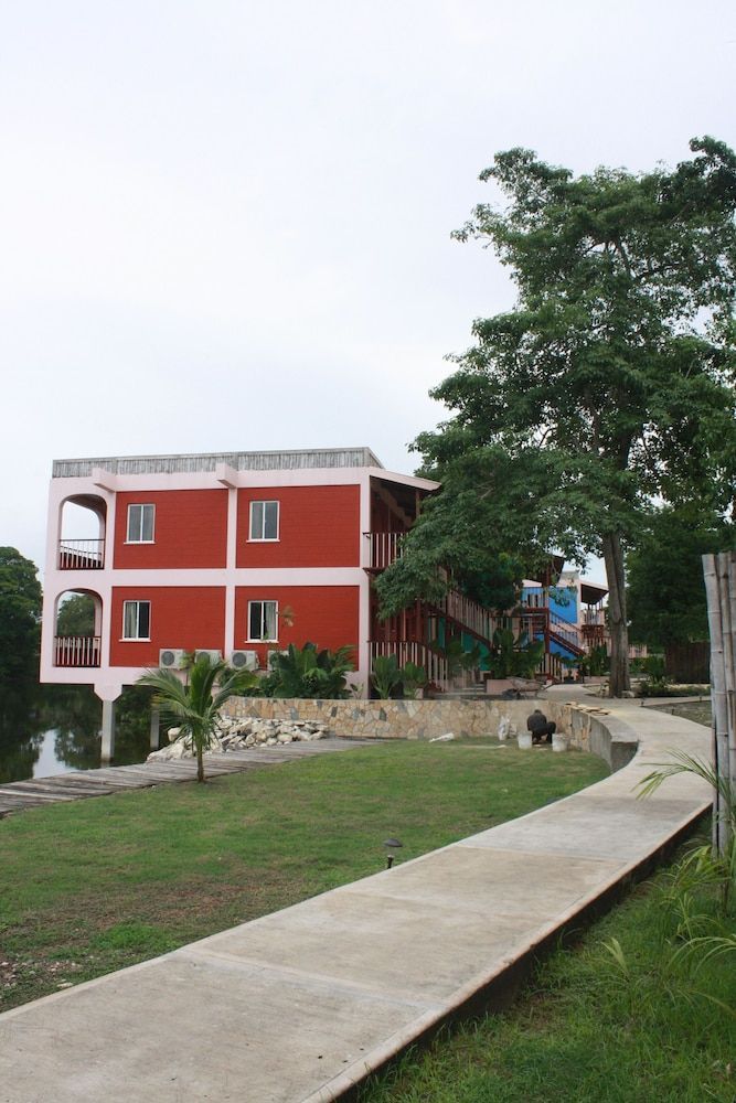 Lamanai Hotel & Marina 2