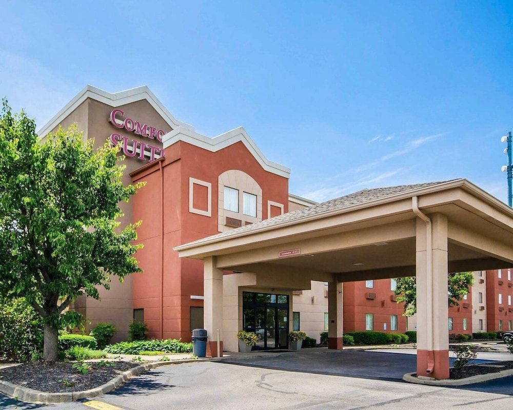 Comfort Suites Louisville East 1